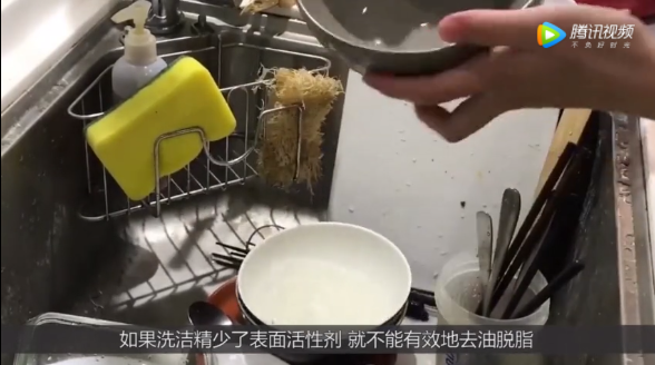 長期吃用洗潔精洗過的碗筷，會影響身體健康嗎？聽聽專家怎么分析！(視頻)