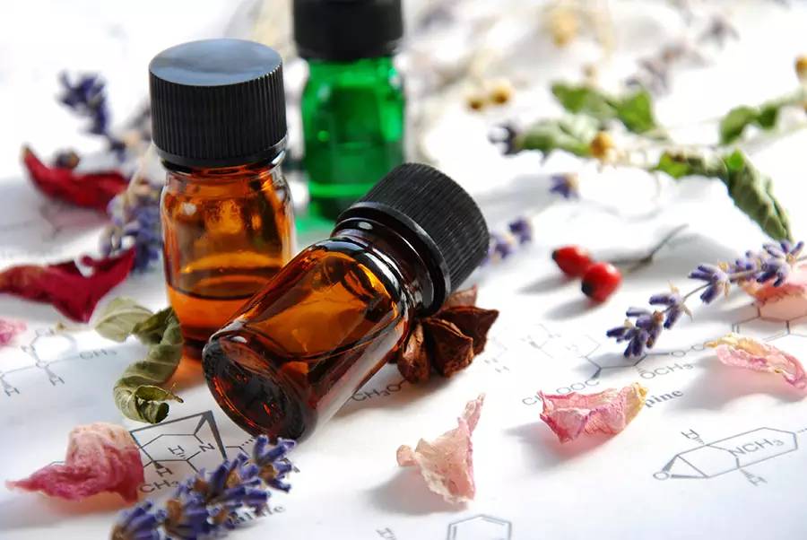 一瓶香水里究竟用了多少朵玫瑰？
